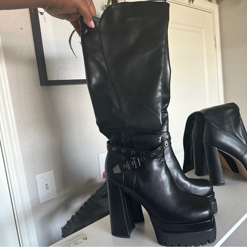 Platform heel boots with inner zip 11